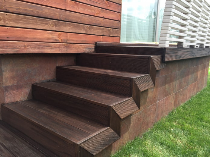 steps made of decking boards