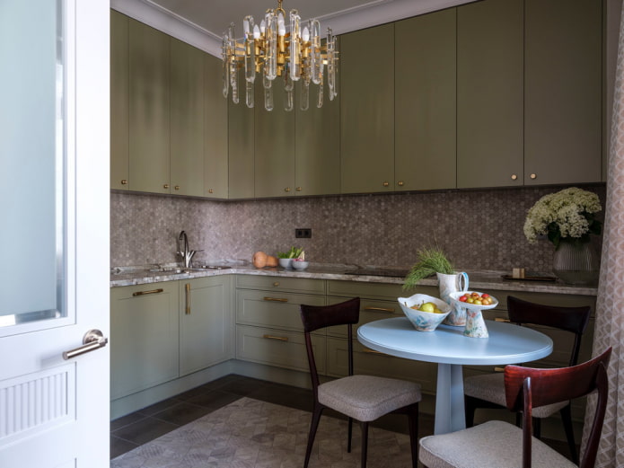 Kitchen with a laconic set and cabinets up to the ceiling