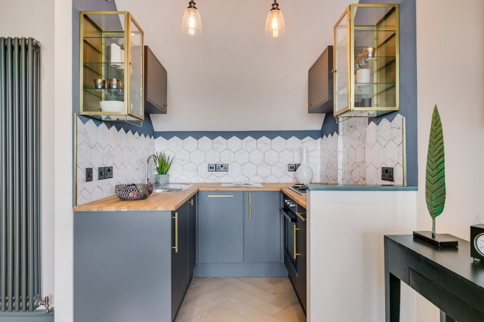 white kitchen backsplash