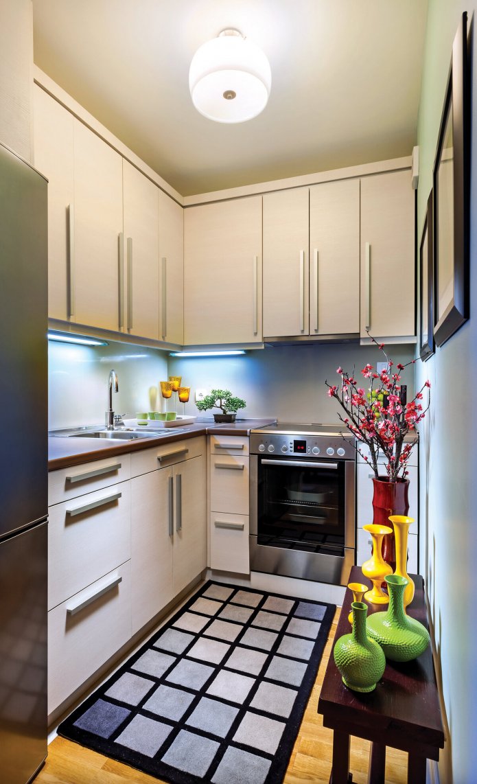 corner set to the ceiling