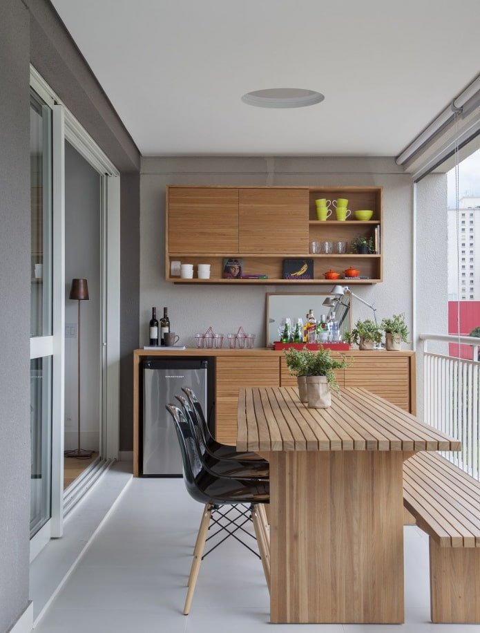 full kitchen transfer to the loggia