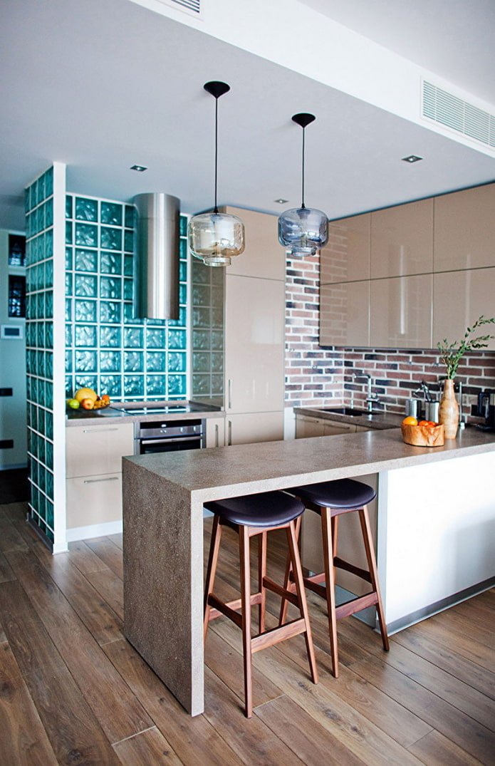 kitchen with a bar counter in a niche in the interior