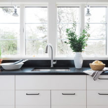 How to arrange a kitchen with a sink by the window?-1