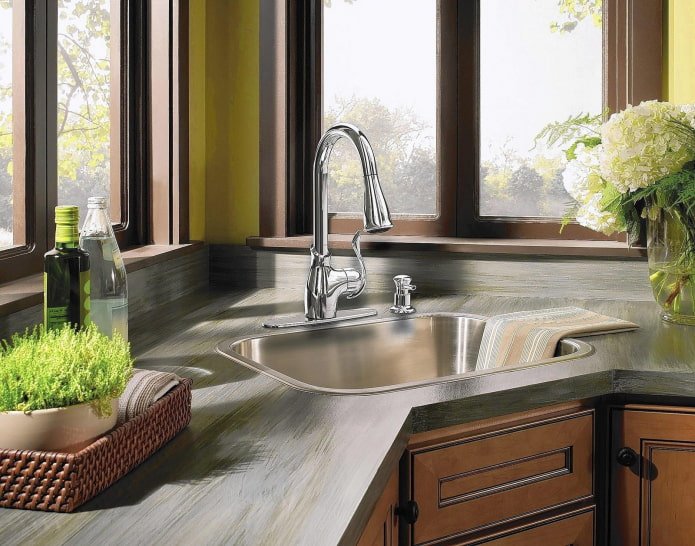 square sink in the corner