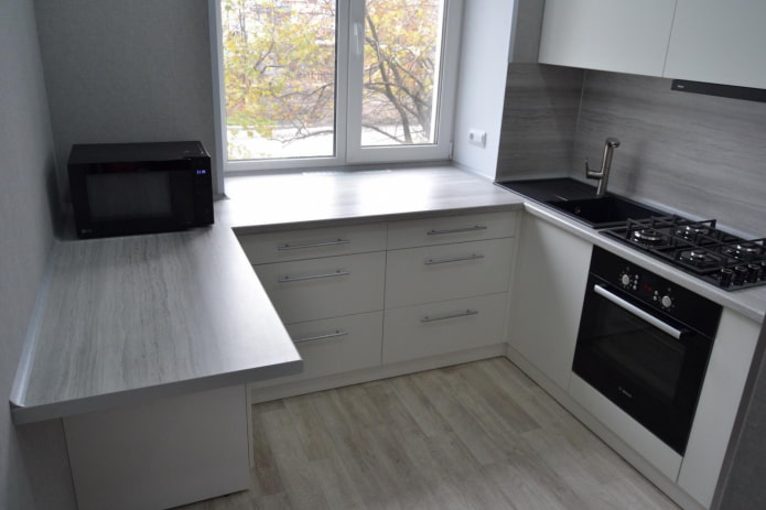 U-shaped kitchen with a window