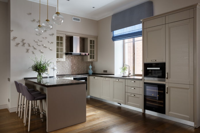 U-shaped kitchen set with a peninsula