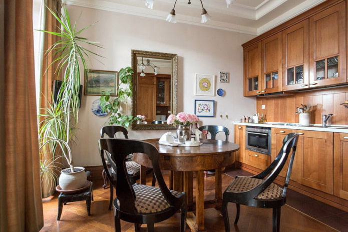 decor and lighting of the kitchen space in the English style