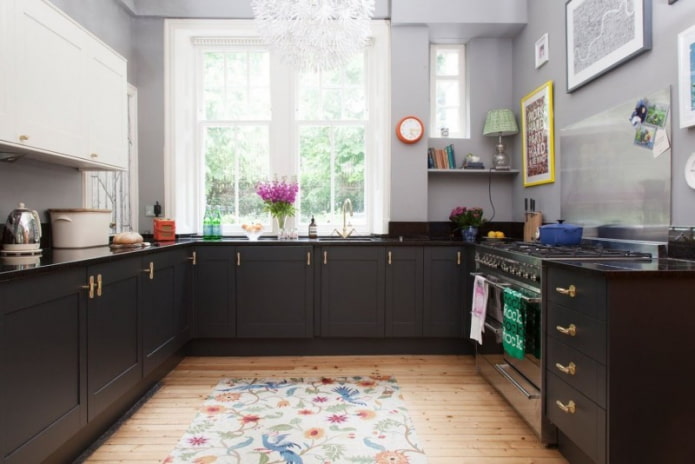 U-shaped kitchen