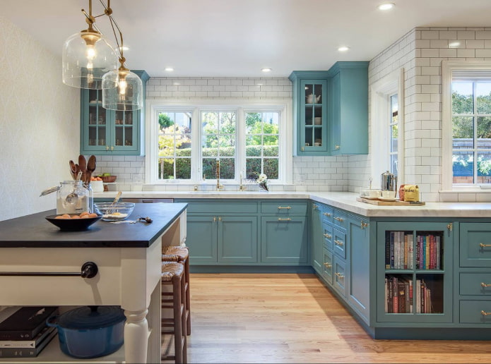Kitchen with an apron to the ceiling