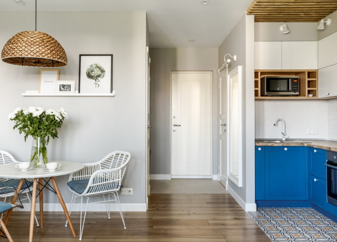 arrangement of the kitchen-hallway