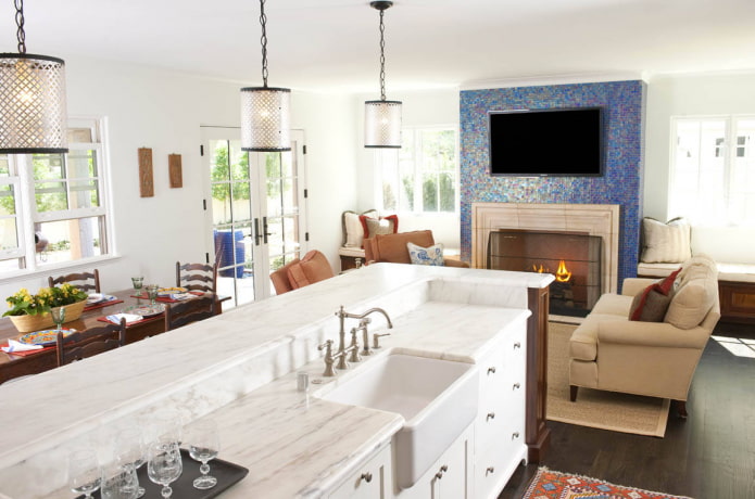 TV with mosaic