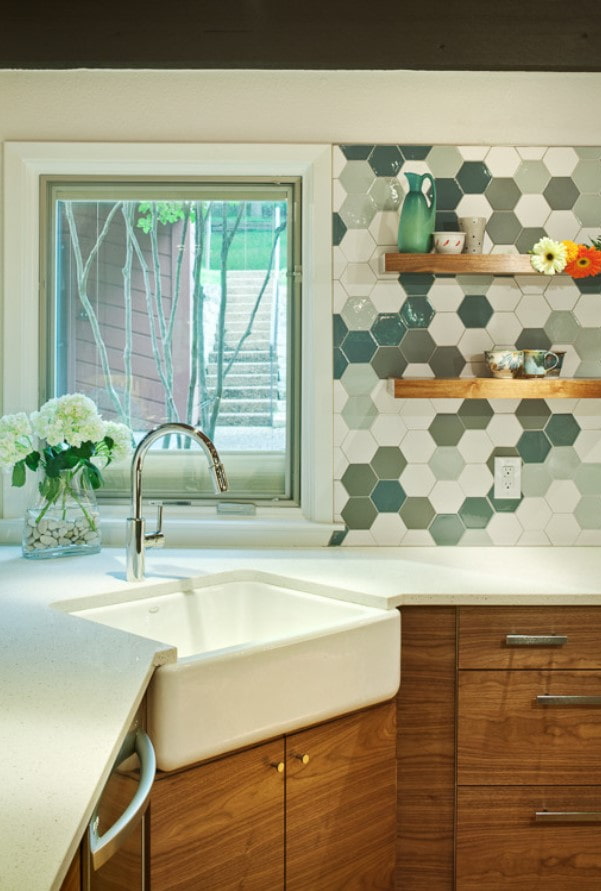 kitchen apron made of hexagonal tiles