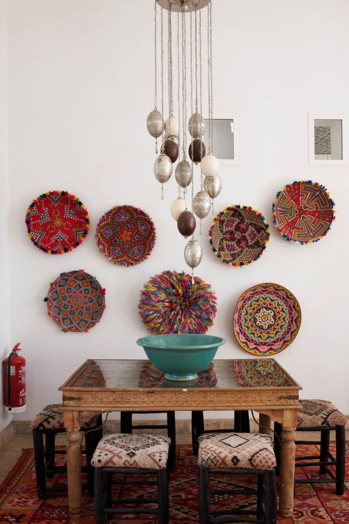 wall decor with plates