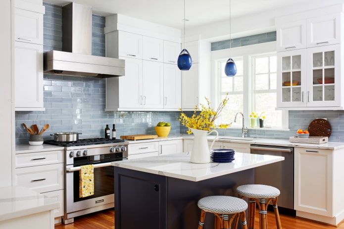 Glass tile