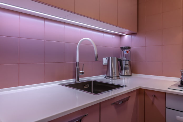 Apron in the color of the kitchen set