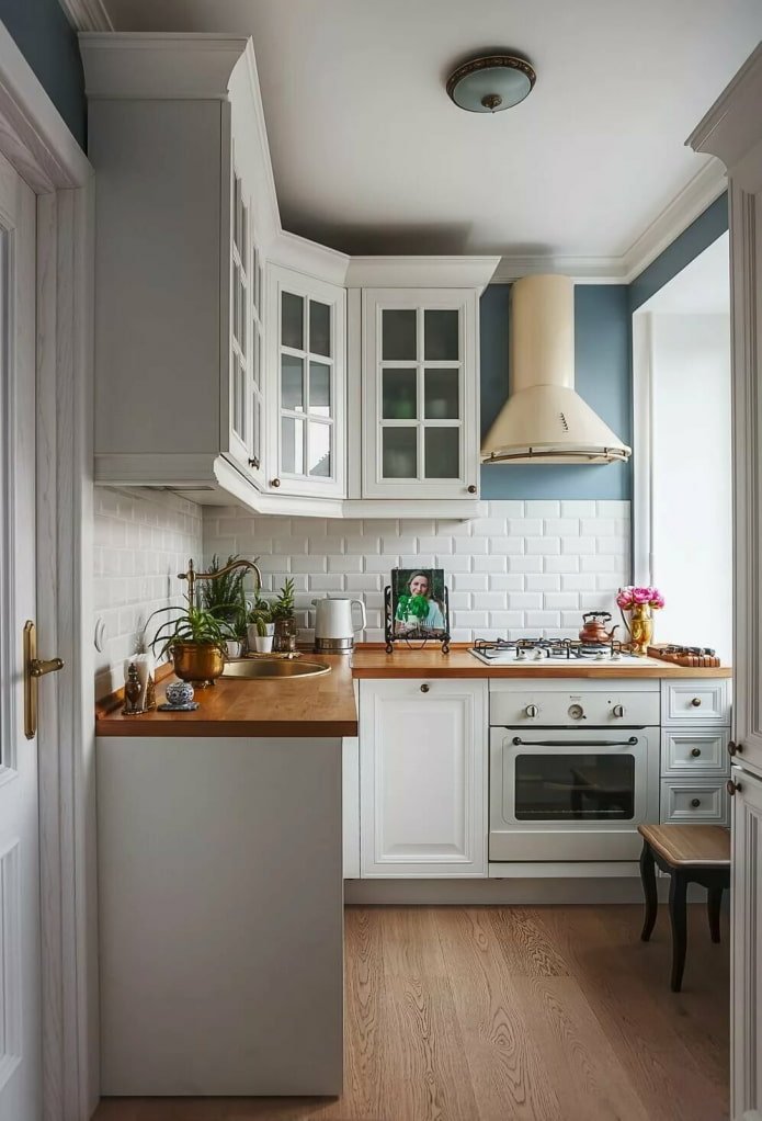 small kitchen in a classic style