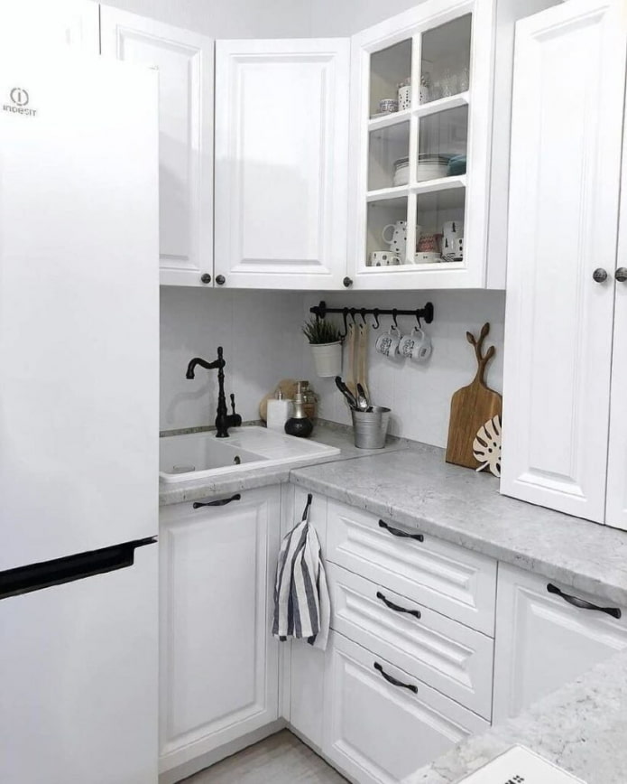 black brackets for the kitchen