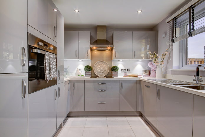 U-shaped square kitchen