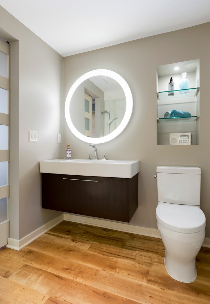wood-effect quartz vinyl tile in the bathroom