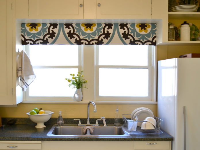 hard lambrequin in the kitchen interior