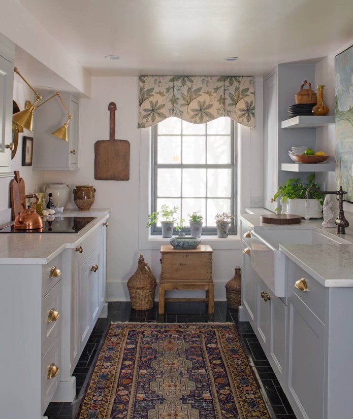 hard lambrequin in the kitchen interior