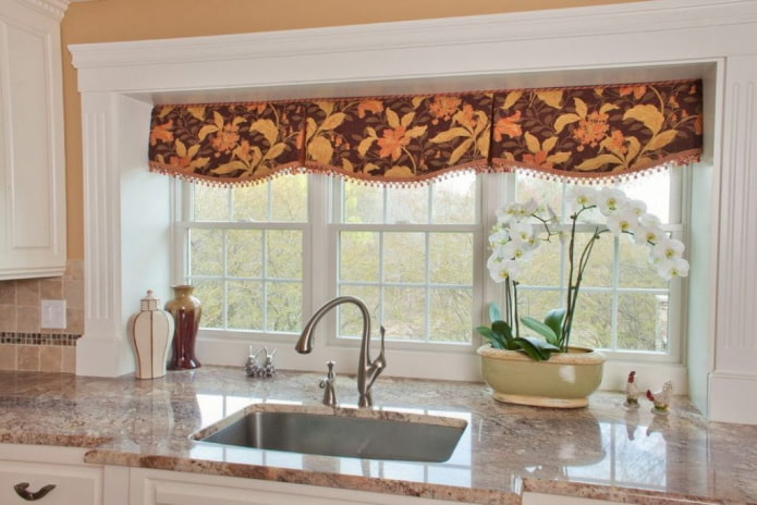 short lambrequin in the kitchen interior