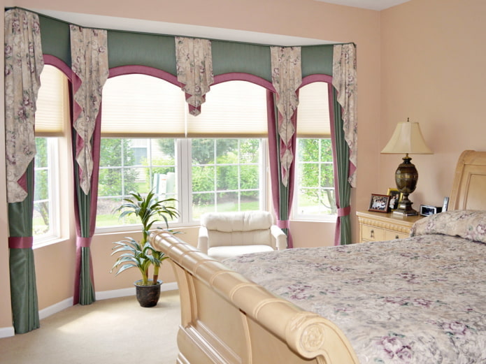 combined lambrequin in the bedroom interior
