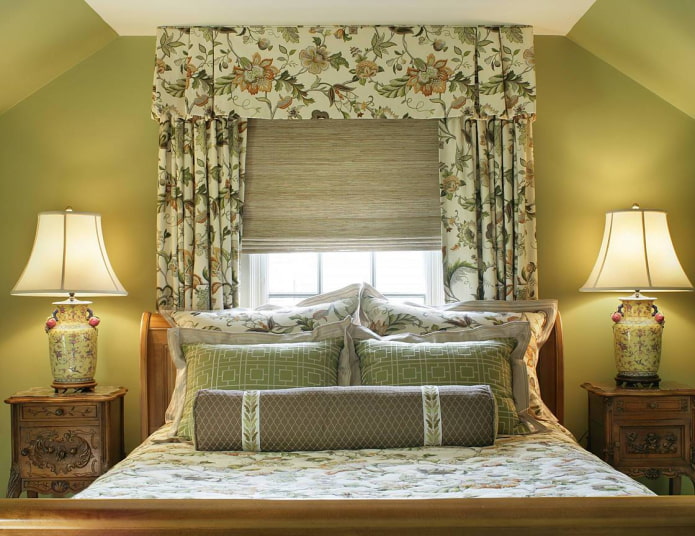 lambrequin with a floral pattern in the bedroom