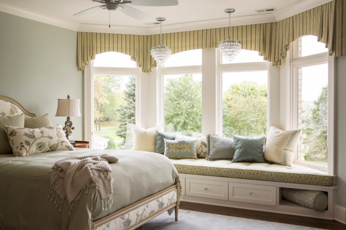 arched lambrequins in the bedroom