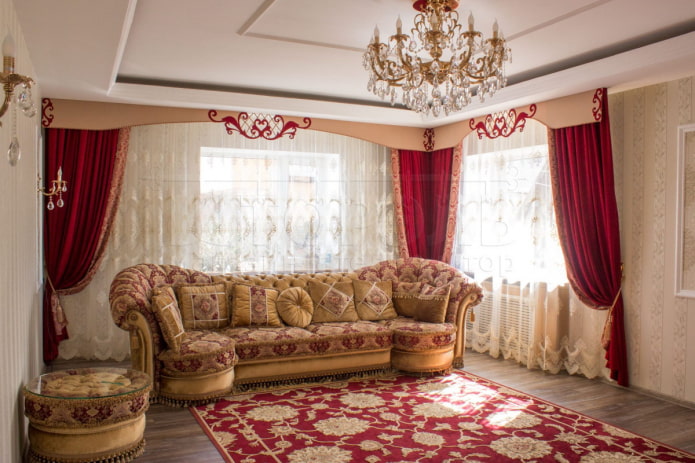 openwork decor of the lambrequin