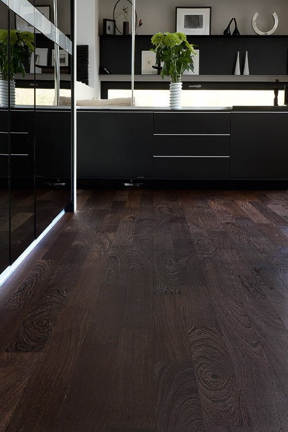 dark floor in the kitchen