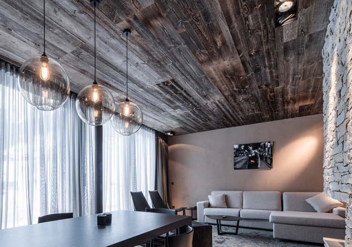laminate board on the ceiling in the living room