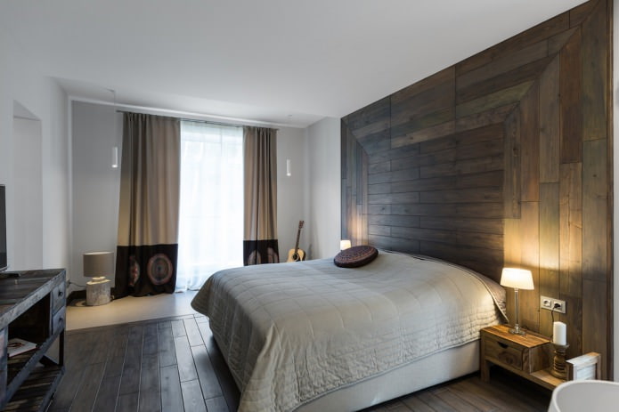 original plank arrangement on the wall in the bedroom