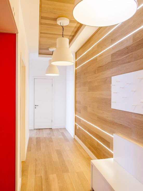 laminate on the wall and ceiling in the hallway