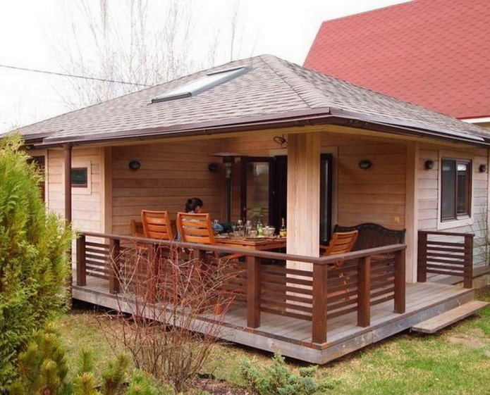 Combined bathhouse and gazebo