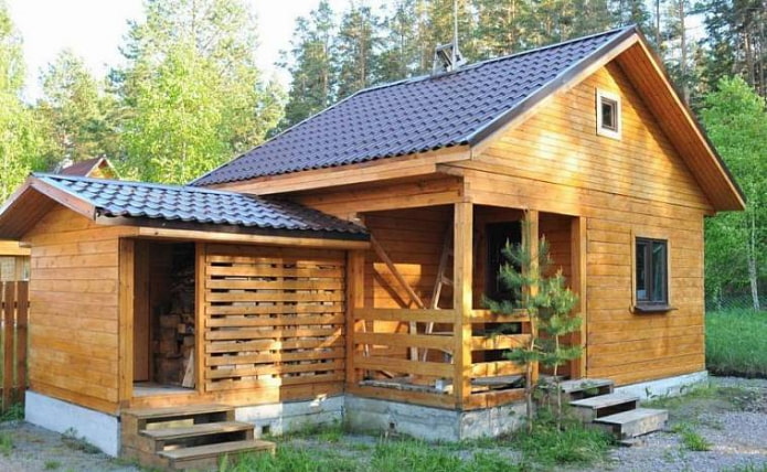 Bathhouse with utility room