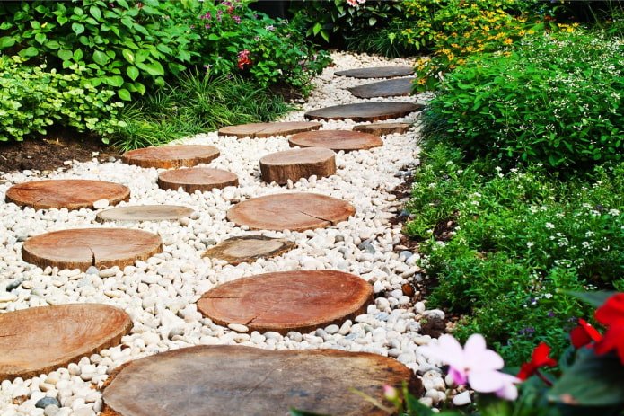 Path of stones and wood