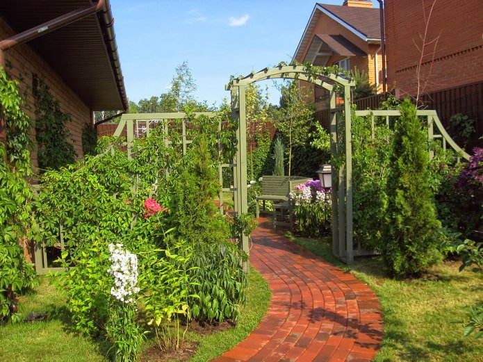 summer cottage zoning with an arch