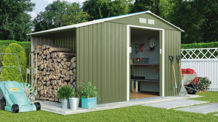 outbuilding block on the plot