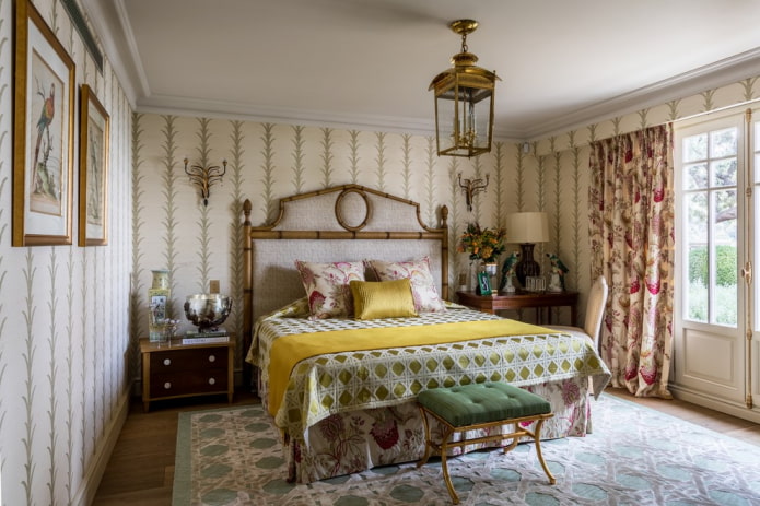 chandelier on the ceiling in the middle of the bedroom