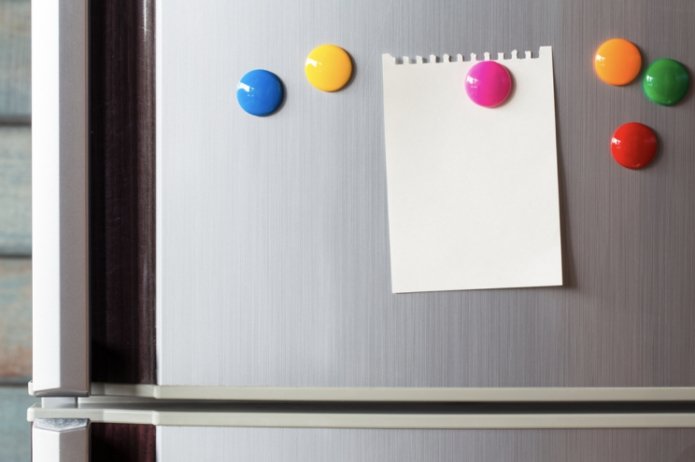 magnets on the refrigerator