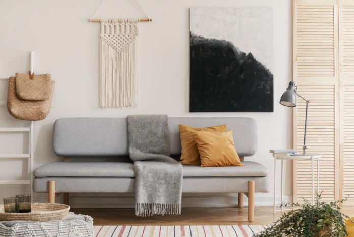 decorate the wall above the sofa