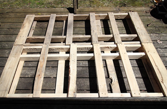 Sanding Pallets