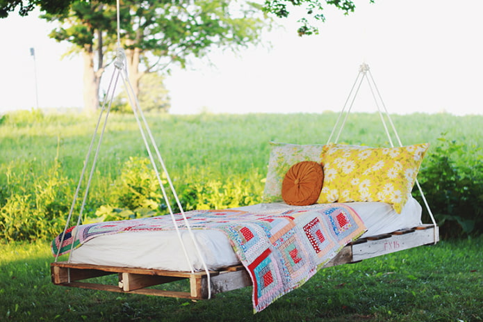 Swing bed