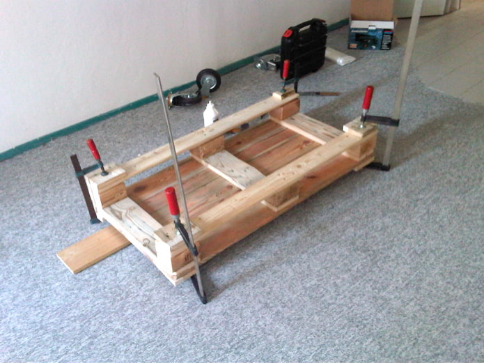 Assembling the table