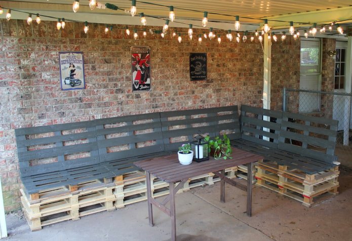 Pallet sofa for a summer house