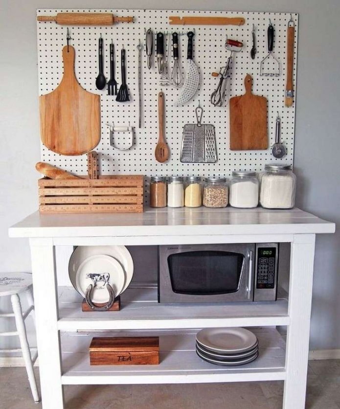 Shield for the kitchen