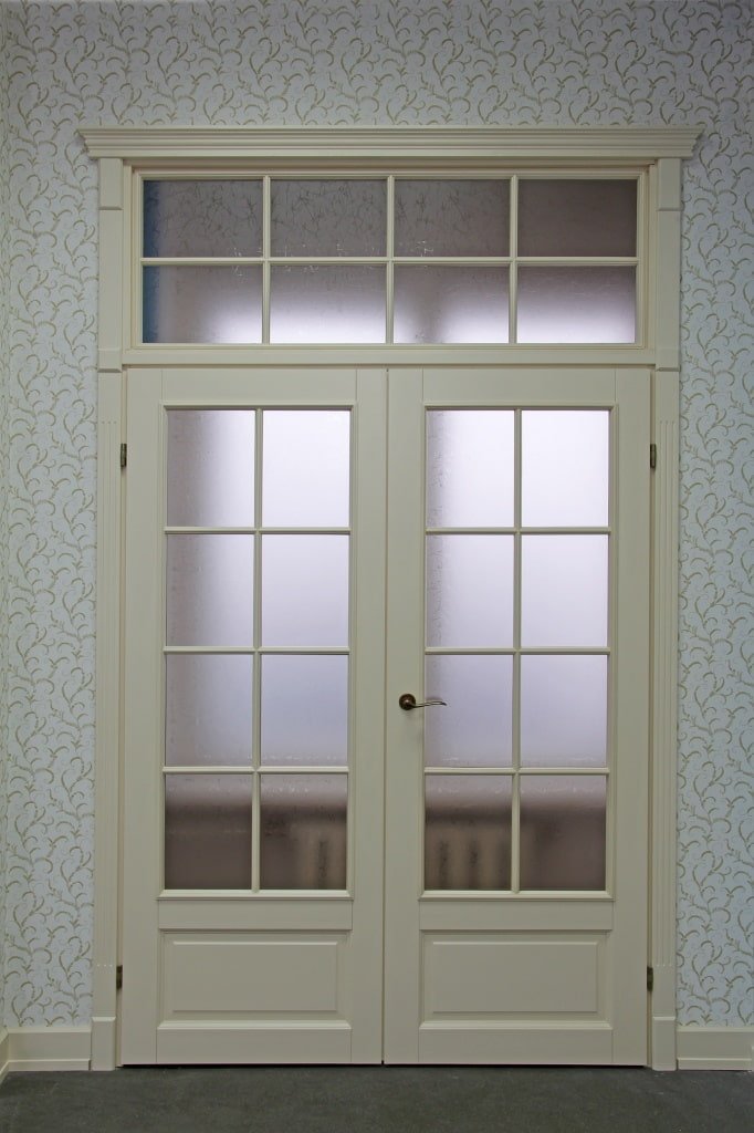 doors with lattice glass in the interior