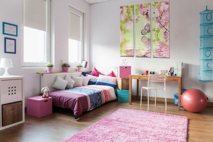 Modular painting in the interior of a children's room