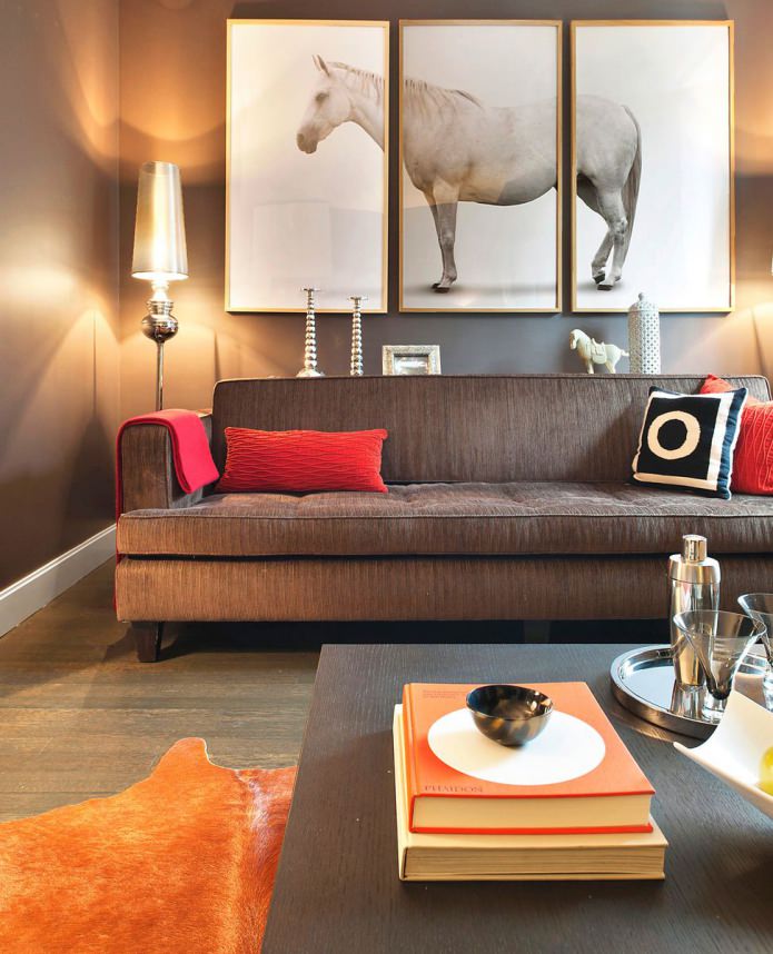 modular picture with the image of a horse in the living room design